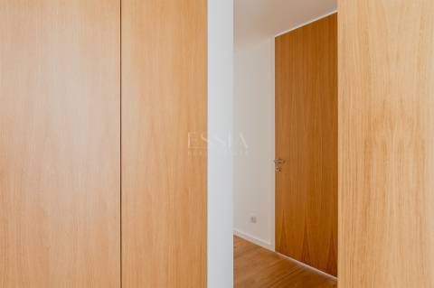 Apartamento T2 Novo com Varanda e Garagem em Matosinhos Sul