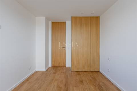 Apartamento T2 Novo com Varanda e Garagem em Matosinhos Sul