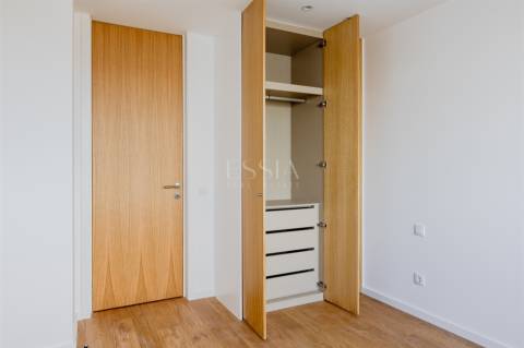 Apartamento T2 Novo com Varanda e Garagem em Matosinhos Sul