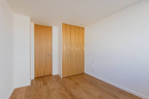 Apartamento T2 Novo com Varanda e Garagem em Matosinhos Sul