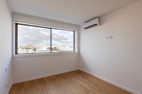 Apartamento T2 Novo com Varanda e Garagem em Matosinhos Sul