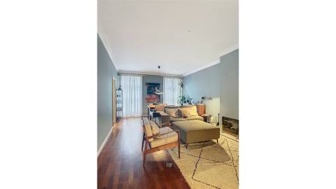 Apartamento T2 para Arrendamento na Foz do Douro, com Garagem