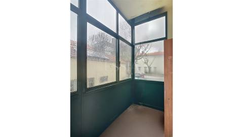 Apartamento T2 para Arrendamento na Foz do Douro, com Garagem