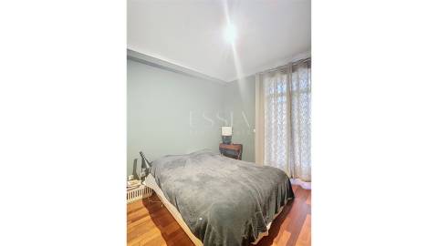 Apartamento T2 para Arrendamento na Foz do Douro, com Garagem