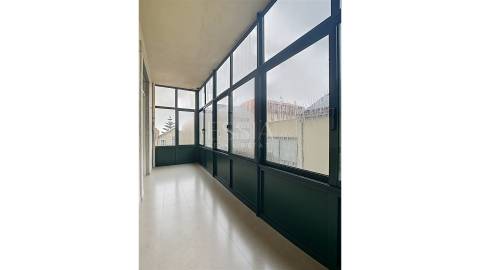 Apartamento T2 para Arrendamento na Foz do Douro, com Garagem