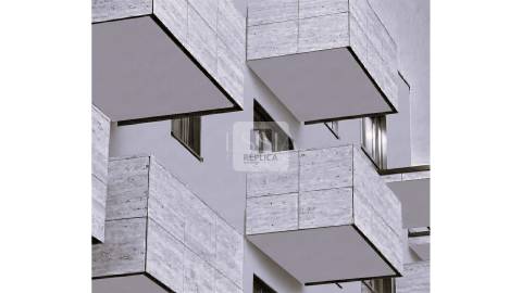 Apartamento T2 com Varanda e Terraço no Metro Life Apartments