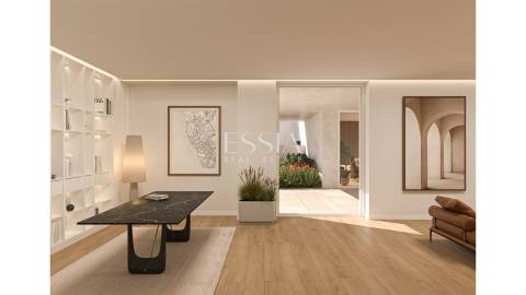 T4 com Pátios Privados no Condomínio Brito Capelo 1023