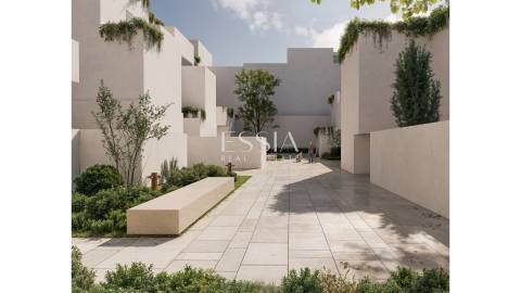 T4 com Pátios Privados no Condomínio Brito Capelo 1023