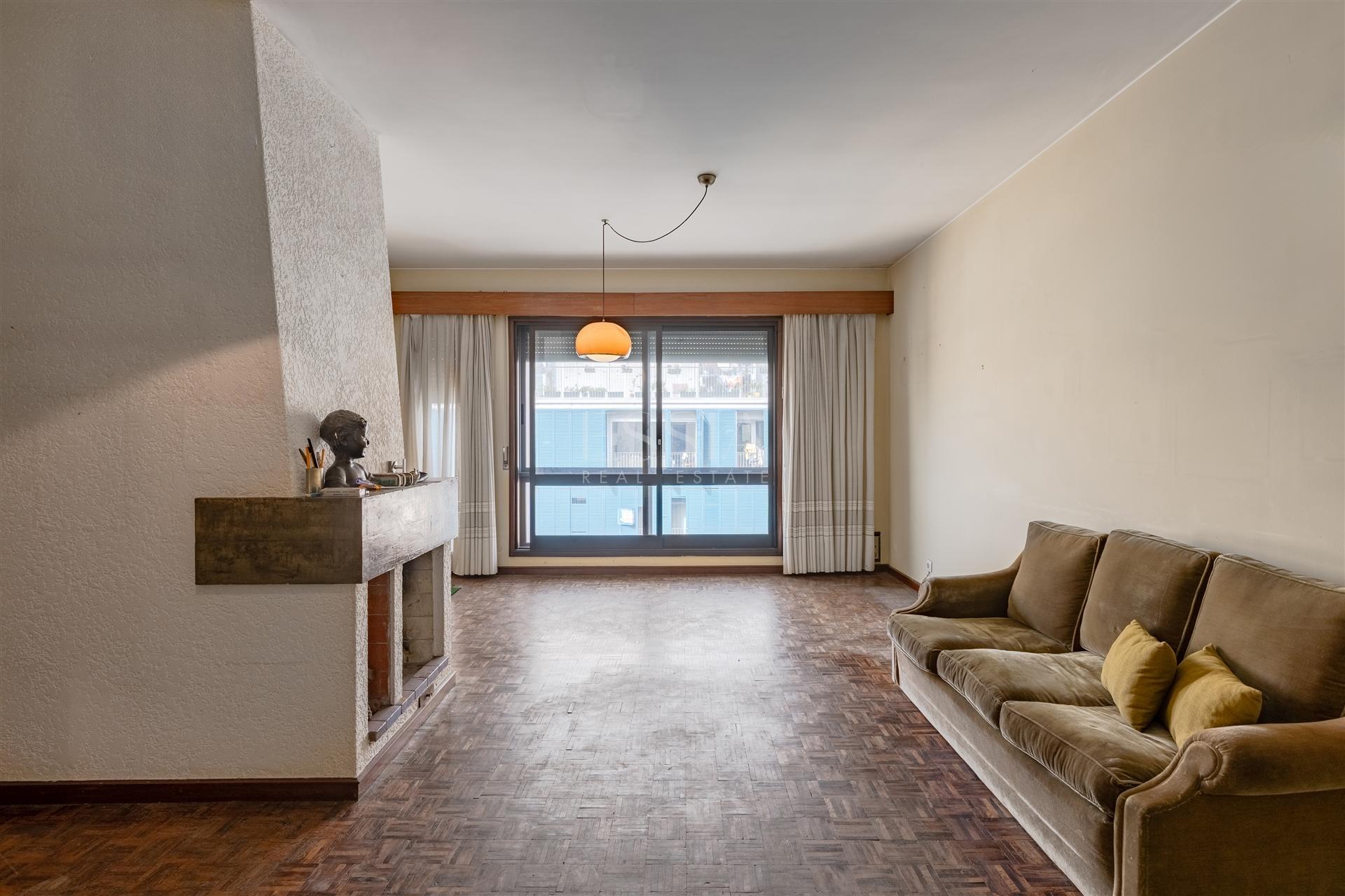 Apartamento T4 na Boavista com Garagem