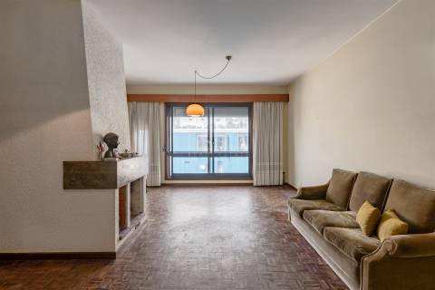 Apartamento T4 na Boavista com Garagem