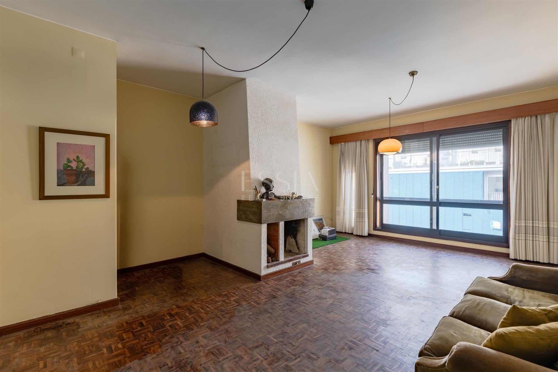 Apartamento T4 na Boavista com Garagem