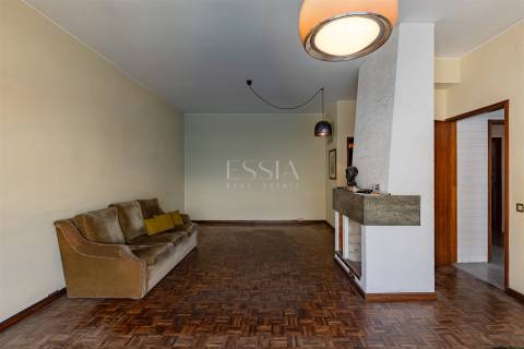 Apartamento T4 na Boavista com Garagem