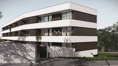 Apartamento T3 com Varandas em Miramar