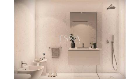 Apartamento T3 com Varandas em Miramar