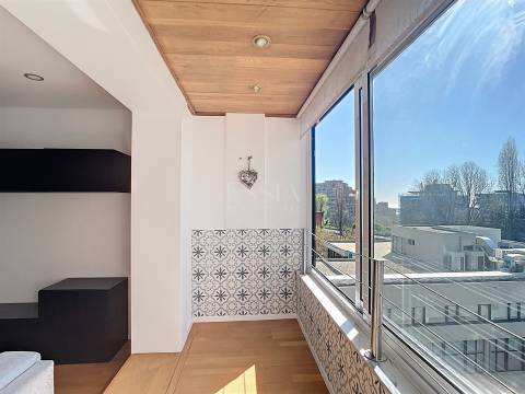 Apartamento T2 Mobilado com Varanda e Garagem no Campo Alegre