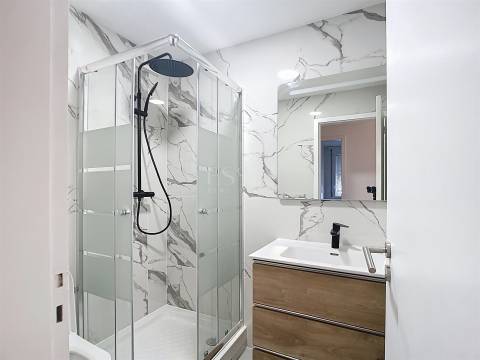 Apartamento T2 Mobilado com Varanda e Garagem no Campo Alegre