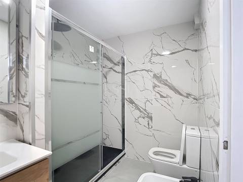 Apartamento T2 Mobilado com Varanda e Garagem no Campo Alegre