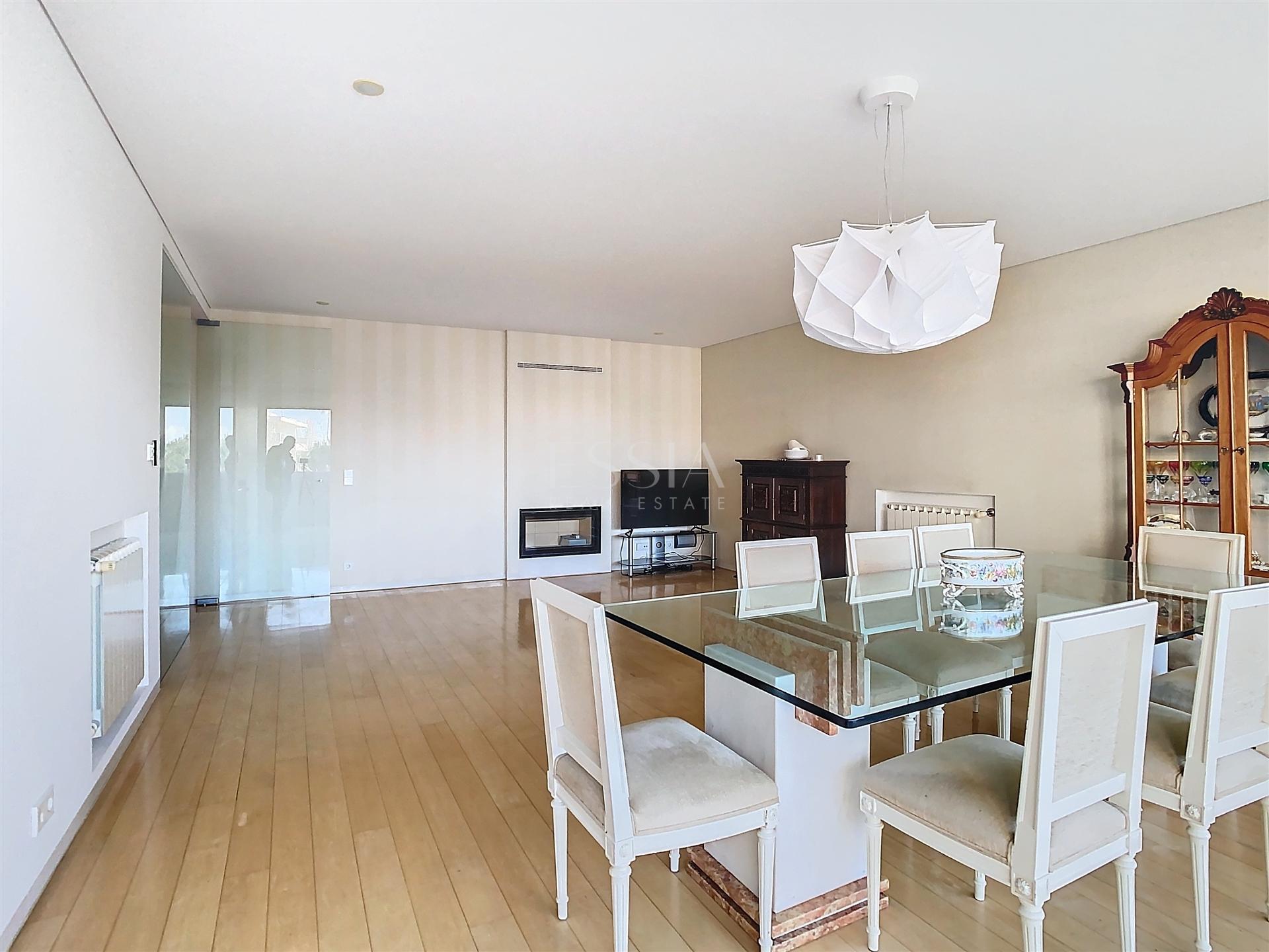 Apartamento T3 Mobilado com Varanda no Pinheiro Manso