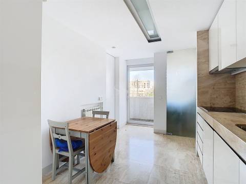 Apartamento T3 Mobilado com Varanda no Pinheiro Manso