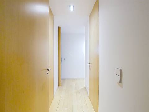 Apartamento T3 Mobilado com Varanda no Pinheiro Manso