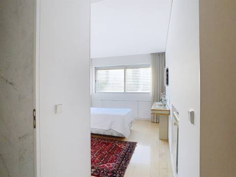 Apartamento T3 Mobilado com Varanda no Pinheiro Manso