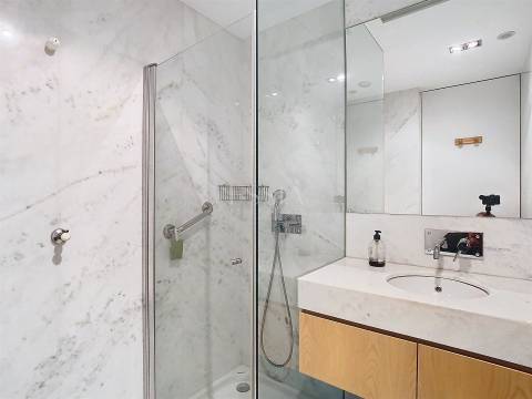 Apartamento T3 Mobilado com Varanda no Pinheiro Manso