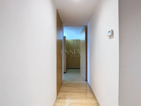 Apartamento T3 Mobilado com Varanda no Pinheiro Manso