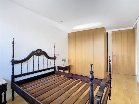 Apartamento T3 Mobilado com Varanda no Pinheiro Manso