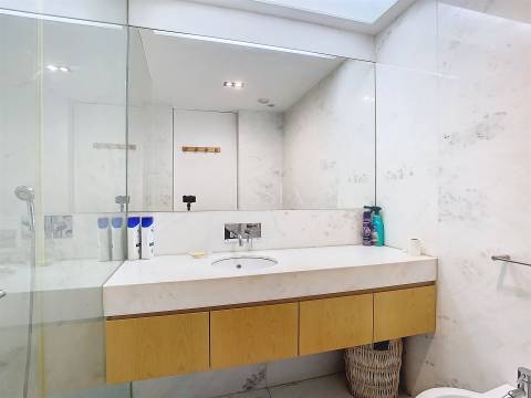 Apartamento T3 Mobilado com Varanda no Pinheiro Manso