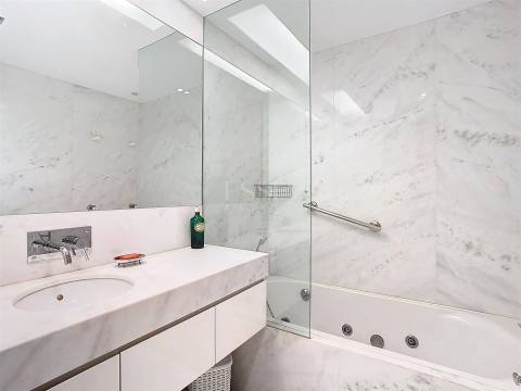 Apartamento T3 Mobilado com Varanda no Pinheiro Manso