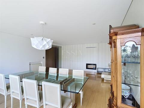 Apartamento T3 Mobilado com Varanda no Pinheiro Manso