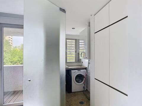 Apartamento T3 Mobilado com Varanda no Pinheiro Manso