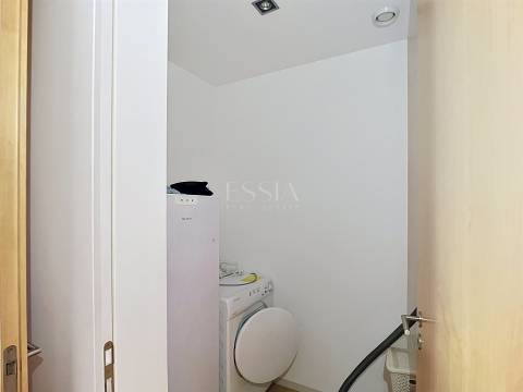 Apartamento T3 Mobilado com Varanda no Pinheiro Manso