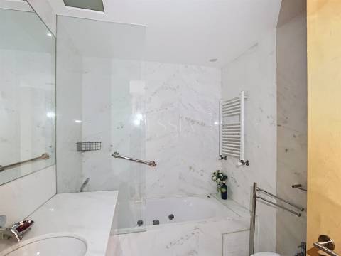 Apartamento T3 Mobilado com Varanda no Pinheiro Manso