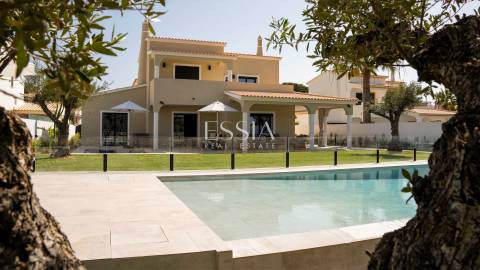 Moradia T5 na Galé, Algarve, em Primeira Linha de Mar