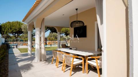 Moradia T5 na Galé, Algarve, em Primeira Linha de Mar