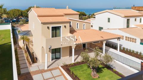 Moradia T5 na Galé, Algarve, em Primeira Linha de Mar