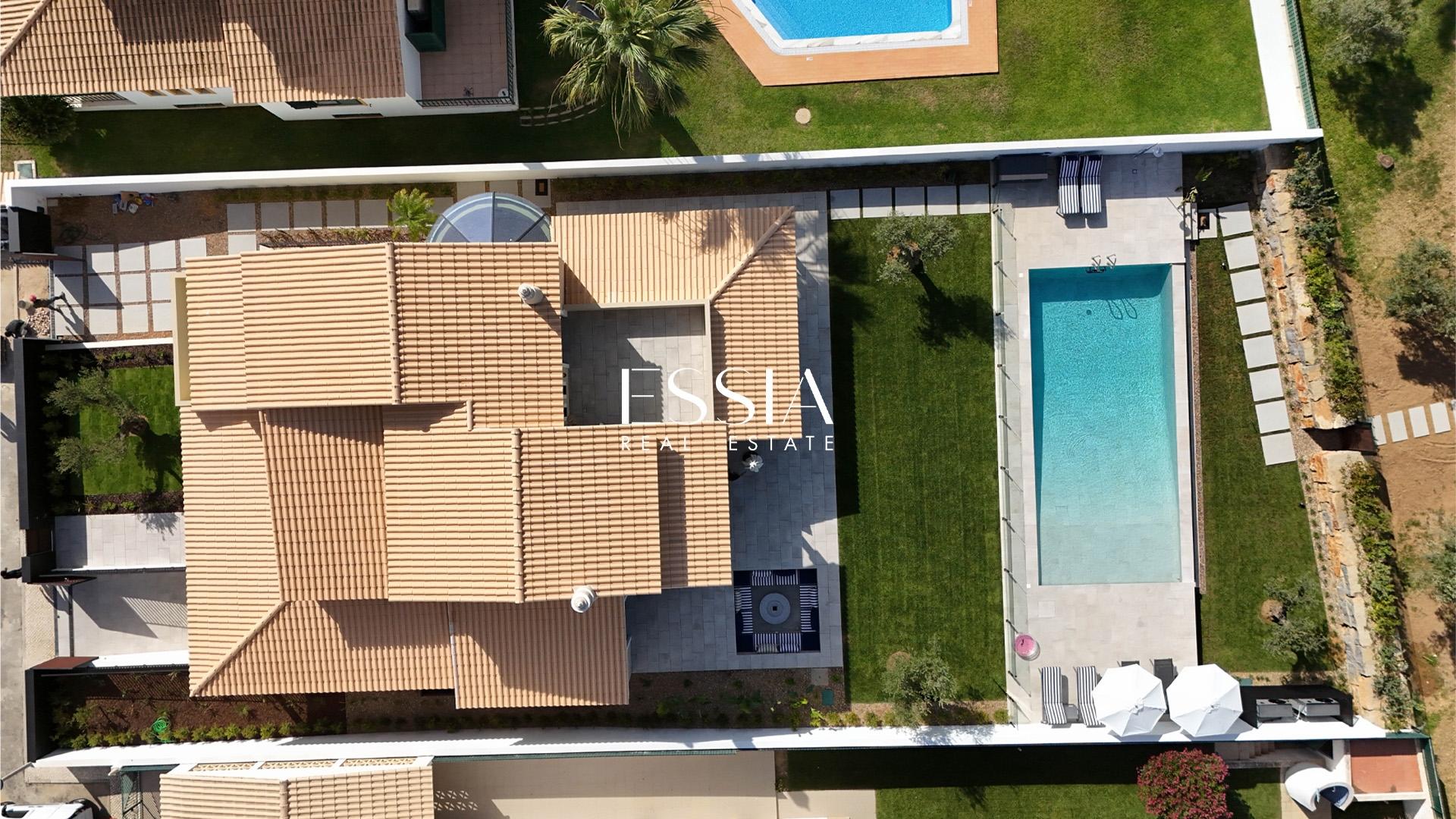 Moradia T5 na Galé, Algarve, em Primeira Linha de Mar