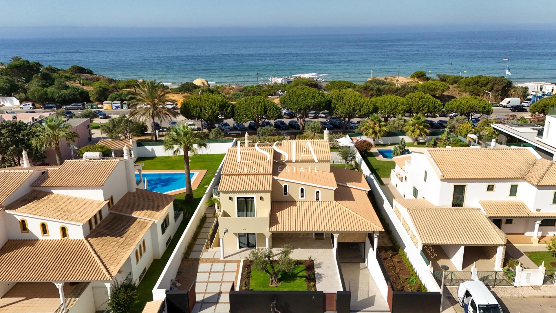 Moradia T5 na Galé, Algarve, em Primeira Linha de Mar