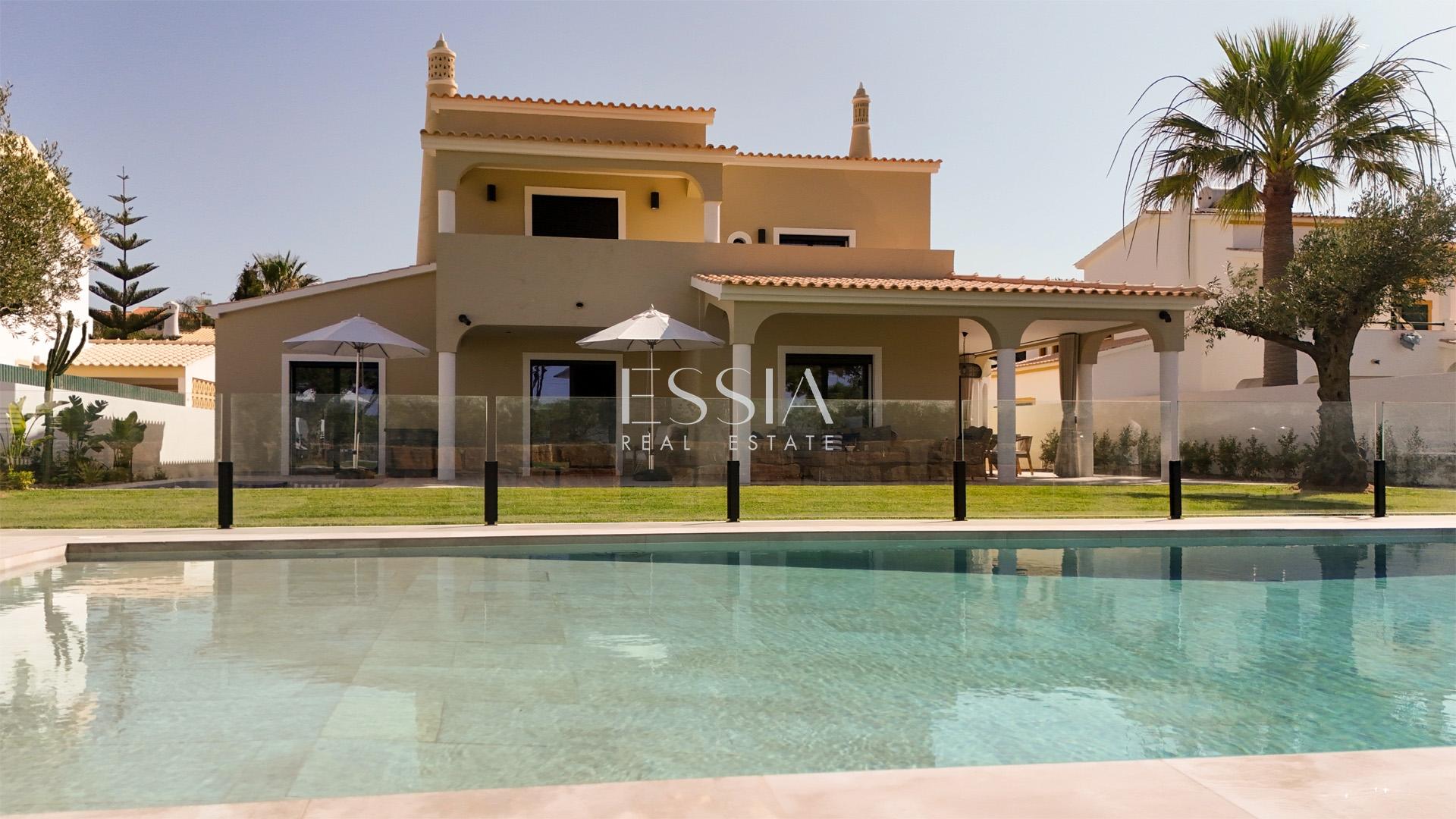 Moradia T5 na Galé, Algarve, em Primeira Linha de Mar