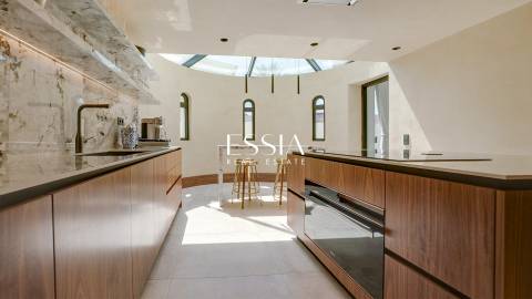 Moradia T5 na Galé, Algarve, em Primeira Linha de Mar