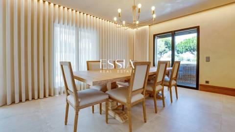 Moradia T5 na Galé, Algarve, em Primeira Linha de Mar