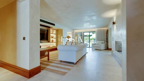 Moradia T5 na Galé, Algarve, em Primeira Linha de Mar