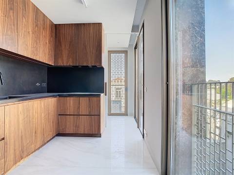 Apartamento T3 na Foz do Douro com 171m2