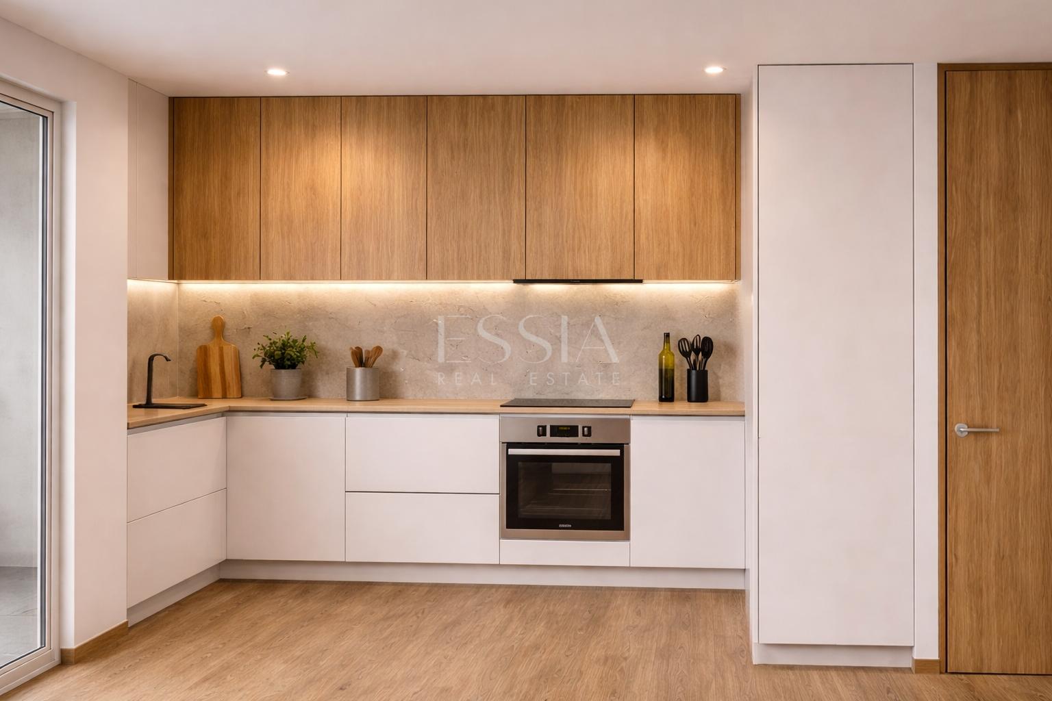 Apartamento T2 com Varanda e Garagem em Custóias
