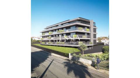 Apartamento T2 com Jardim e Varanda em Lousada