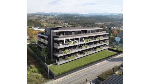 Apartamento T2 com Jardim e Varanda em Lousada
