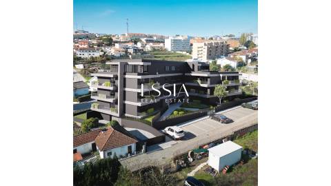 Apartamento T2 com Jardim e Varanda em Lousada