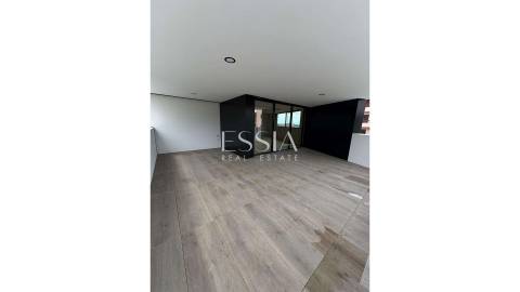 Apartamento T2 com Terraço no Centro de Gondomar
