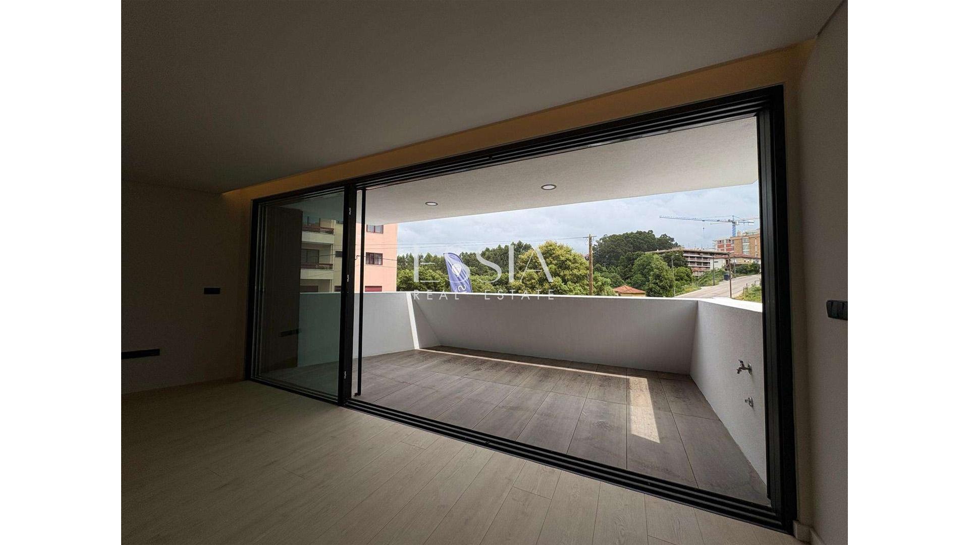 Apartamento T1 com Varanda no Edifício Bismark